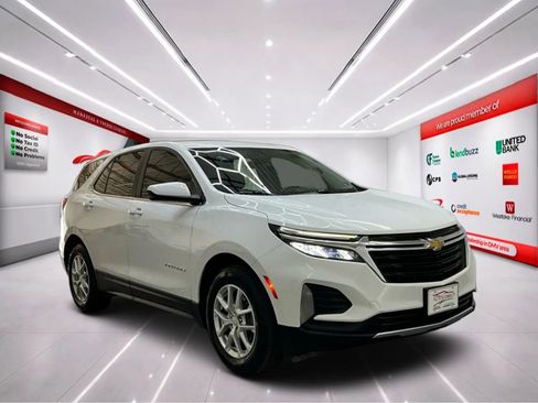 Used 2023 Chevrolet Equinox LT image 2