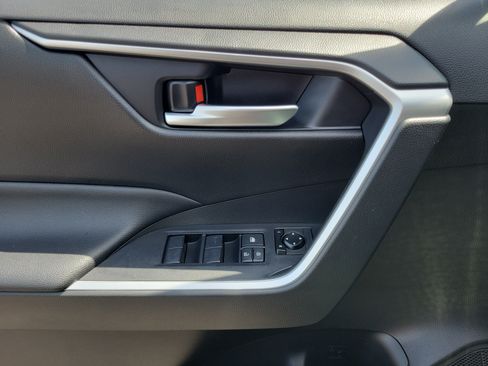 Used 2020 Toyota RAV4 XLE w/ Convenience Package AWD/4WD image 17