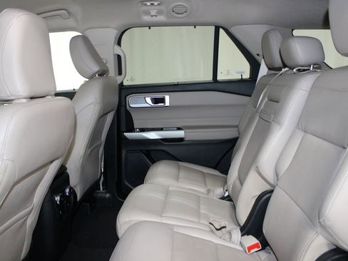 Used 2023 Ford Explorer Limited image 19