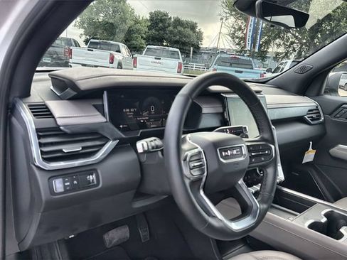 Certified 2026 GMC Acadia Elevation w/ Elevation Premium Package FWD image 10