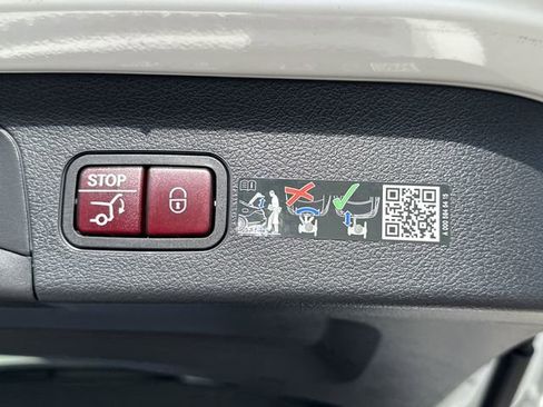 New 2025 Mercedes-Benz GLS 580 4MATIC image 32