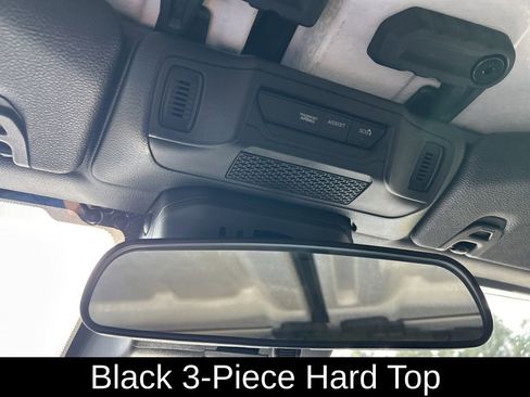 Used 2025 Jeep Wrangler Willys image 39