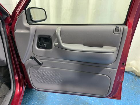 Used 1995 Dodge Caravan Minivan image 19