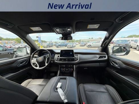 Used 2023 Chevrolet Suburban Premier AWD/4WD image 4