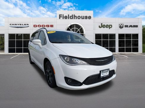 Used 2020 Chrysler Pacifica Touring-L Plus FWD image 3