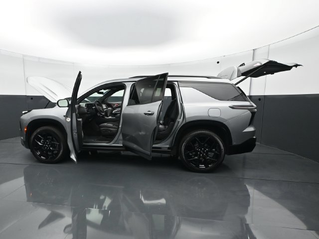 Used 2025 Chevrolet Traverse RS AWD/4WD image 31
