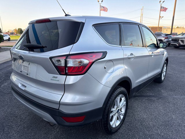 Used 2017 Ford Escape SE FWD image 3