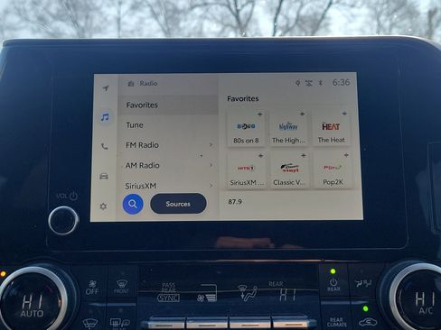 Used 2024 Toyota Highlander XLE image 29