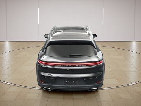 Certified 2025 Porsche Cayenne AWD/4WD image 33