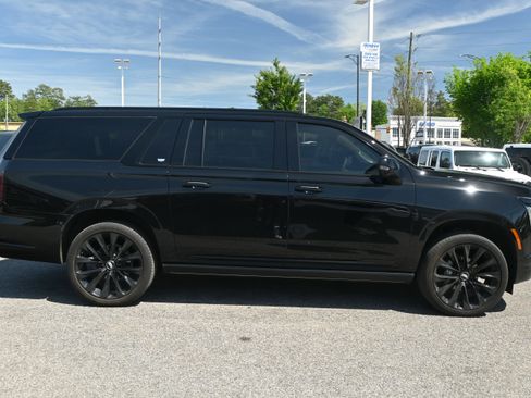 Used 2025 Cadillac Escalade ESV Sport Platinum w/ LPO, ONYX Package image 16