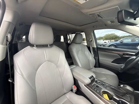 Used 2023 Toyota Highlander Limited AWD/4WD image 14