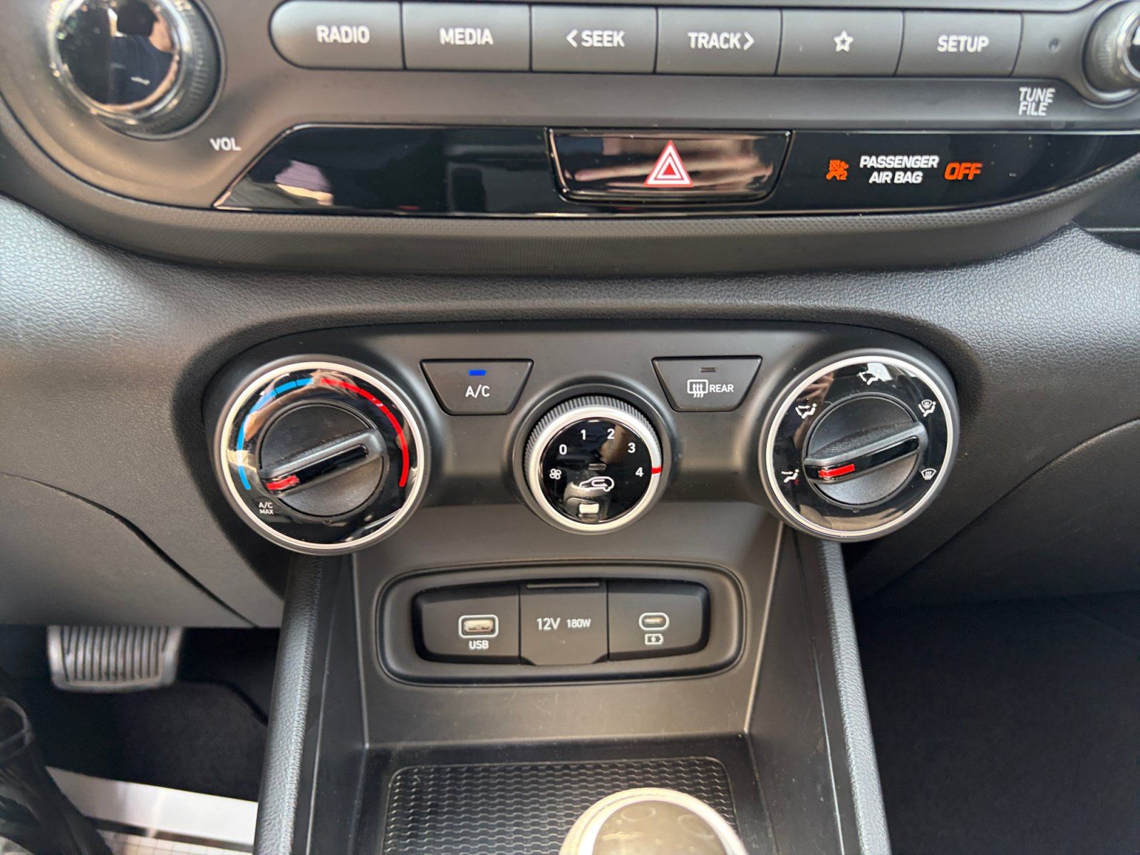 Certified 2025 Hyundai Venue SE FWD image 29