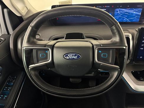 Used 2025 Ford Expedition Max Platinum AWD/4WD image 11