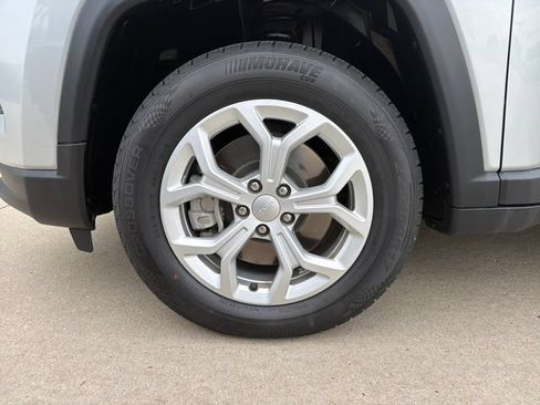 Used 2024 Jeep Compass Latitude AWD/4WD image 9