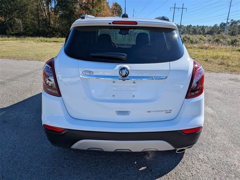 Used 2022 Buick Encore Preferred w/ Safety Package image 5