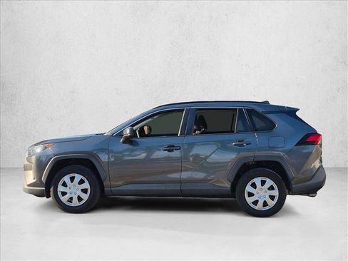Used 2021 Toyota RAV4 LE FWD image 7
