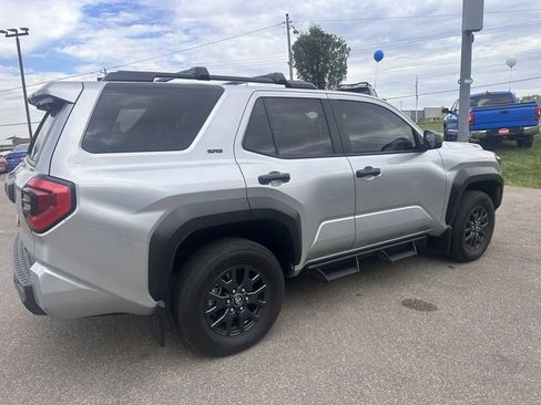 Used 2025 Toyota 4Runner SR5 AWD/4WD image 2