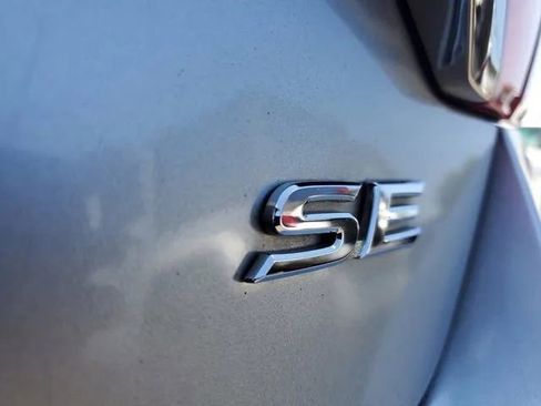 Used 2017 Toyota Camry SE FWD image 10