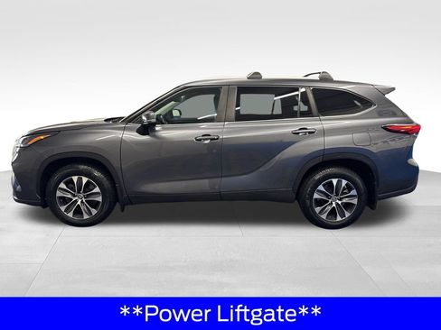 Used 2023 Toyota Highlander XLE AWD/4WD image 2