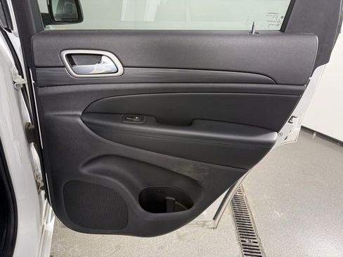 Used 2020 Jeep Grand Cherokee Altitude image 18