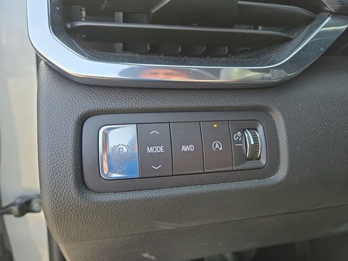 Used 2025 GMC Acadia Elevation image 25