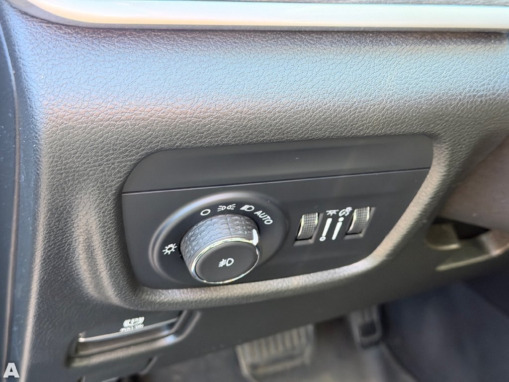 Used 2023 Jeep Grand Cherokee L Limited RWD image 8