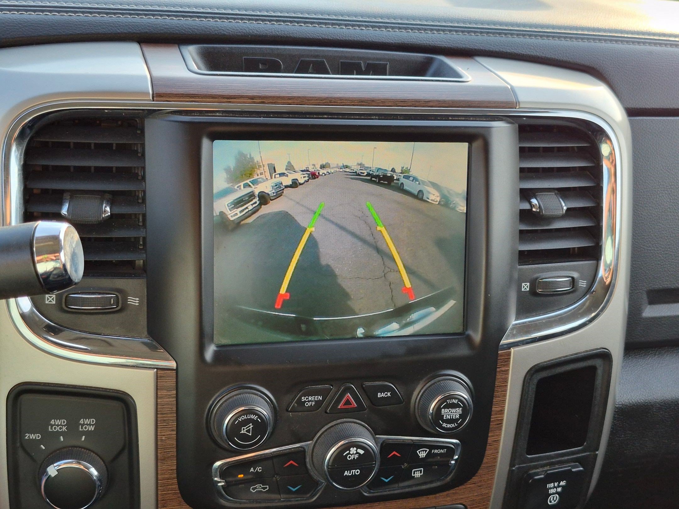 Used 2016 RAM 2500 Laramie w/ Convenience Group AWD/4WD image 24