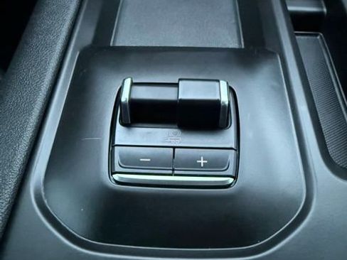 Used 2025 GMC Sierra 2500 AT4 image 42