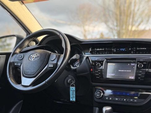 Used 2016 Toyota Corolla S image 3