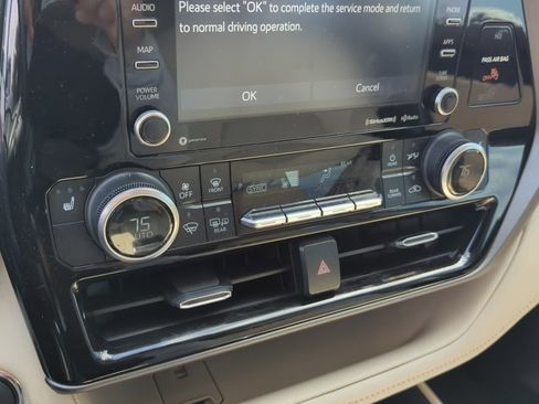 Used 2022 Toyota Highlander XLE image 19