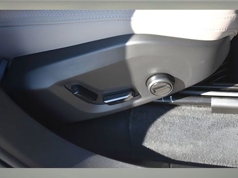 New 2026 Volvo XC90 B6 Plus w/ Protection Package Premier image 32