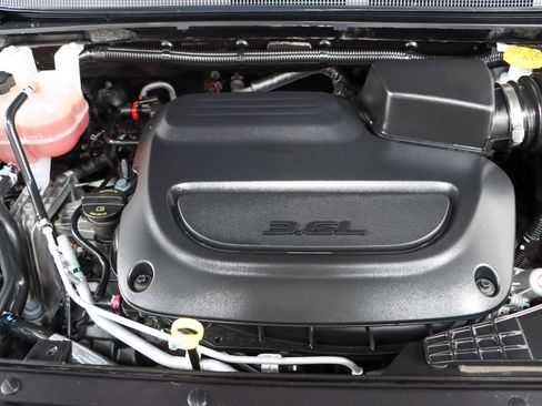 Used 2023 Chrysler Pacifica Touring-L FWD image 31