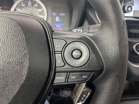 Used 2022 Toyota Corolla LE FWD image 17