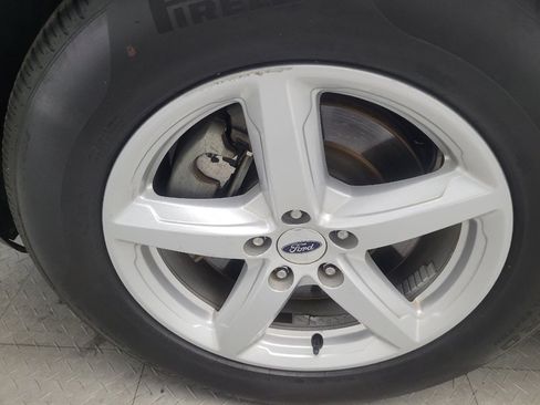 Used 2018 Ford Explorer XLT w/ Equipment Group 202A image 31