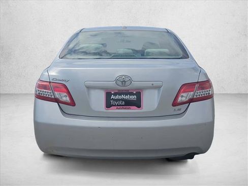 Used 2010 Toyota Camry LE FWD image 7