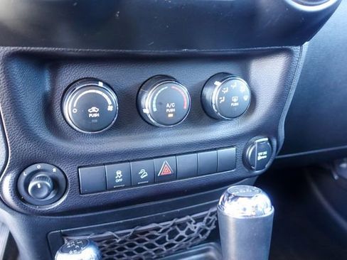 Used 2017 Jeep Wrangler Unlimited Sport w/ Quick Order Package 24S AWD/4WD image 19