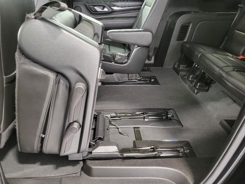Used 2022 GMC Yukon XL Denali image 24