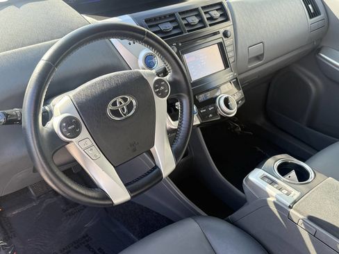 Used 2013 Toyota Prius V Five image 7