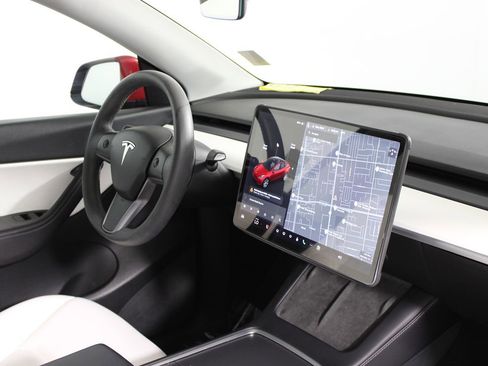 Used 2022 Tesla Model Y Long Range image 24