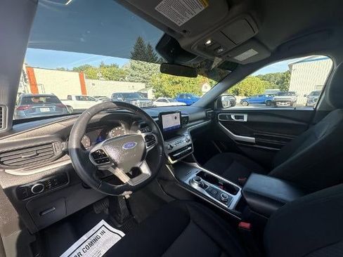 Used 2023 Ford Explorer XLT image 10