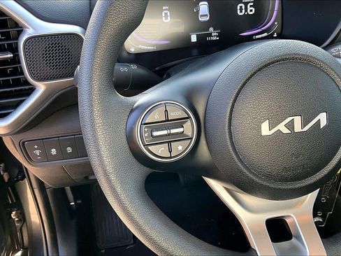 Certified 2025 Kia Soul LX w/ LX Technology Package FWD image 11