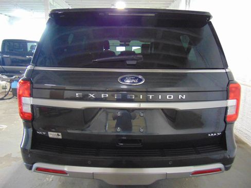 Used 2024 Ford Expedition Max XLT image 5