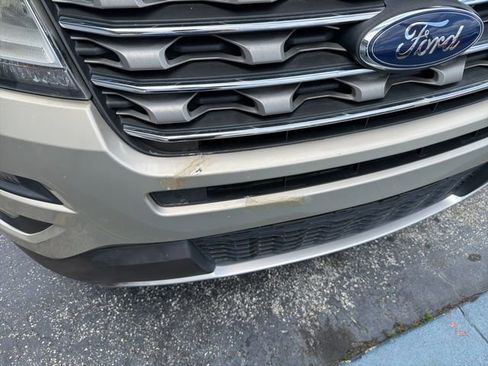 Used 2017 Ford Explorer XLT FWD image 5