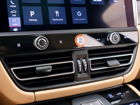 Certified 2026 Porsche Macan AWD/4WD image 25