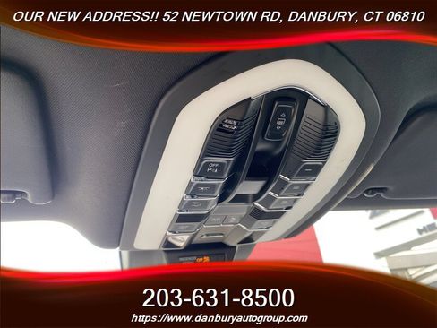 Used 2021 Porsche Macan AWD/4WD image 17