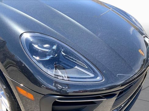 Used 2022 Porsche Macan AWD/4WD image 23