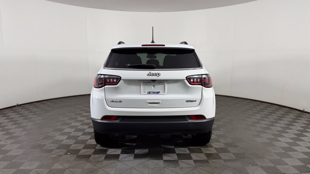 Used 2024 Jeep Compass Latitude AWD/4WD image 7