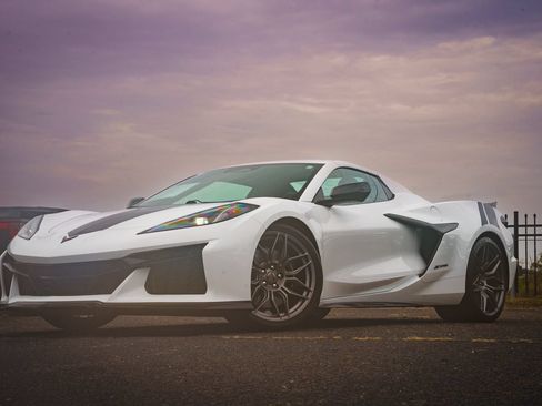 Used 2024 Chevrolet Corvette Z06 RWD image 5
