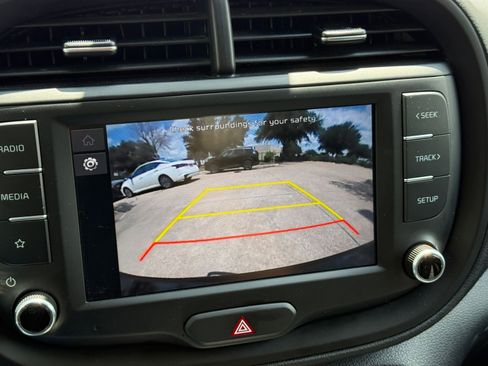Used 2025 Kia Soul LX w/ LX Technology Package FWD image 24
