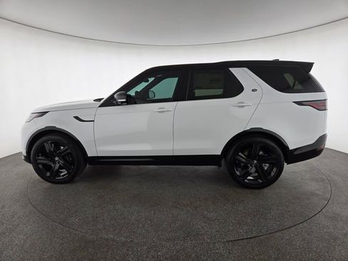 New 2025 Land Rover Discovery Dynamic SE image 6
